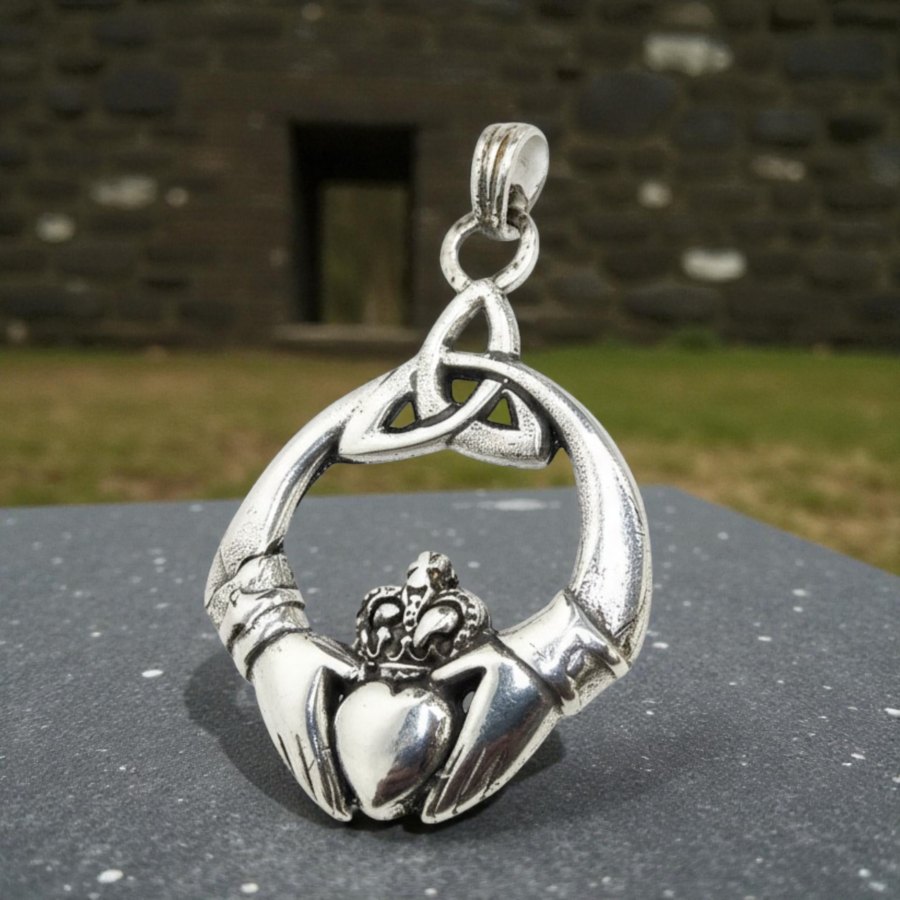 Dije Celta Claddagh Con Triqueta En Plata 4 Cm 6 Gr Art 267