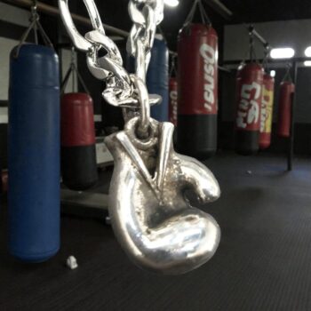 Dije Guante De Box En Plata 2 Cm 6 Gr Cadena Acero. Art 1248