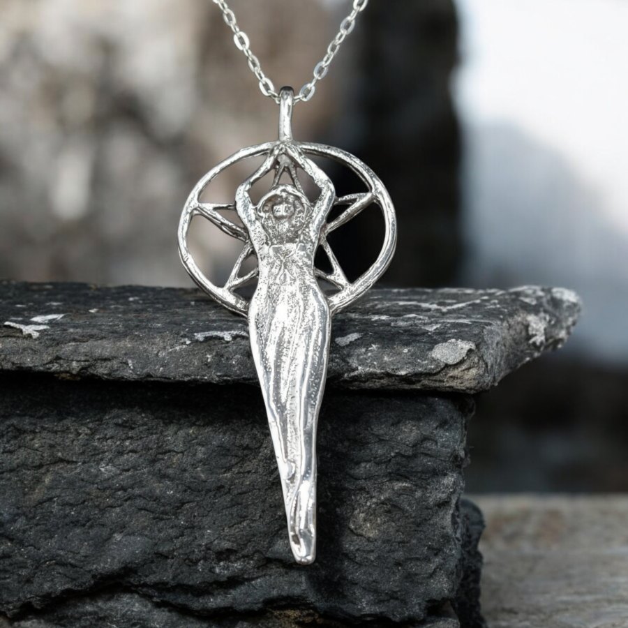 Dije Diosa Wicca Y Pentaculo En Plata 7 Cm 13 Gr Art 141