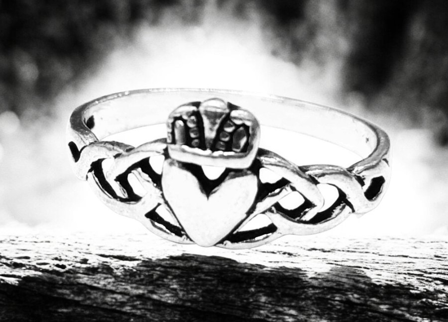 Anillo Celta Claddagh Con Nudo En Plata 3 Gr 0,6 Cm Art 1422