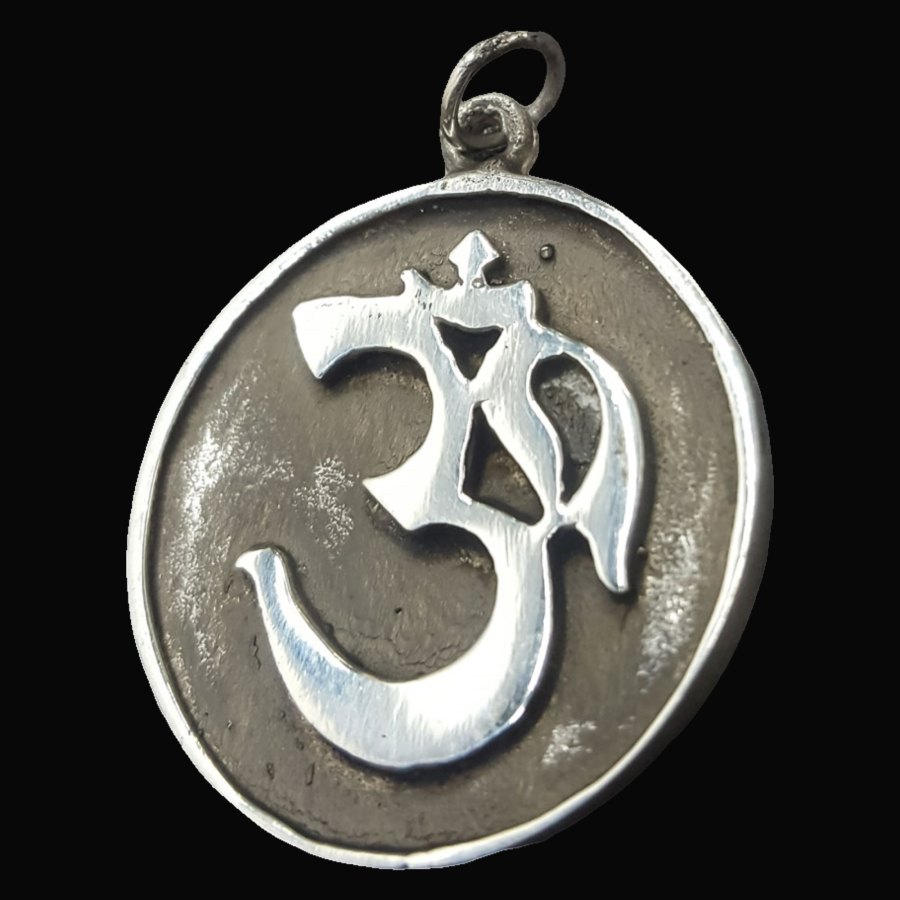 Dije Simbolo Om En Plata 2,7 Cm 10 Gr Art 255 - Imagen 2