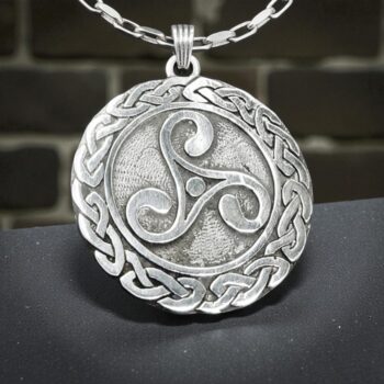 Dije Celta Trisquel y nudo 4,5 Cm En Plata 11 Gr Art 371