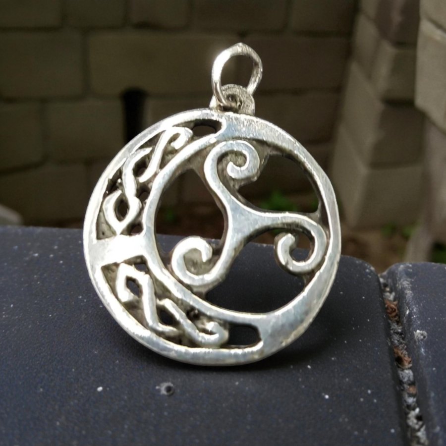 Dije Celta Trisquel Y Nudo 2,5 Cm En Plata 4 Gr Art 414 – Místico y  Esotéricos, image size:900x900
