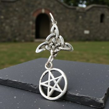 Dije Wicca Triqueta Y Pentaculo 4 Cm 3 Gr En Plata Art 432