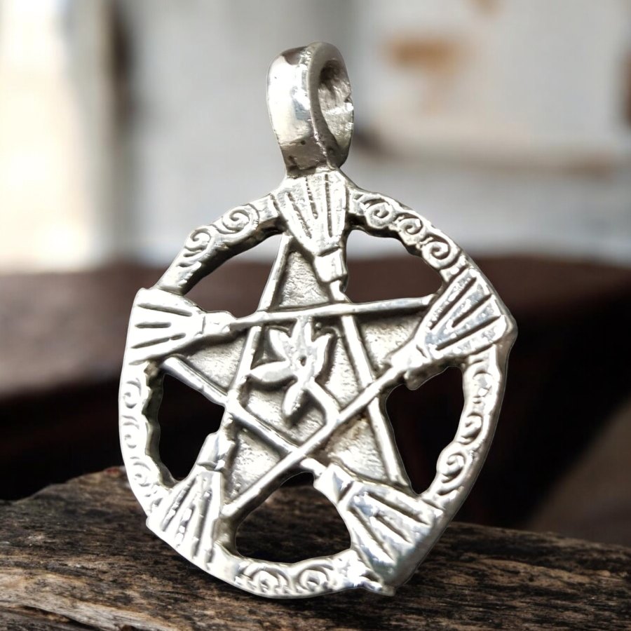 Dije Pentaculo Wicca Y Escobas En Plata 9,7 Gr 3 Cm Art 488