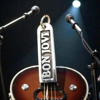 Dije Bon Jovi En Plata 2,5 Cm 2 Gr Art 579