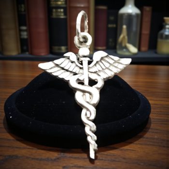 Dije Caduceo De Mercurio En Plata 2,5 X 1,5 Cm 2 Gr Art 596
