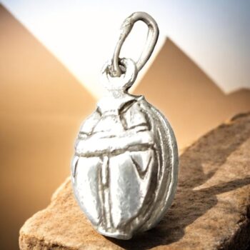 Dije Escarabajo Pequeño En Plata 1,5 X 0,7 Cm 3 Gr Art 621