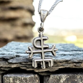 Dije Runa Celta Mago Cosmico 2 X 1,5 Cm 2 Gr Plata Art 703