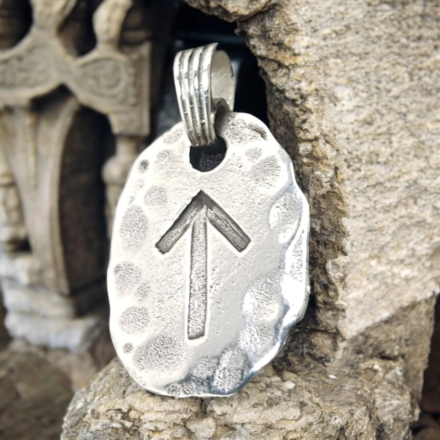 Dije Runa Vikinga Teiwaz En Plata 3.5 X 2 Cm 6,5 Gr Art 747