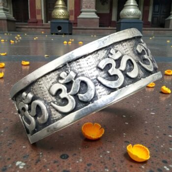 Anillo Símbolo Om En Plata Ancho 0,8 Cm 7 Gr Art 768