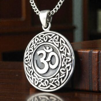 Dije Simbolo Om En Plata 2,5 X 1,5 Cm 4,5 Gr Art 931