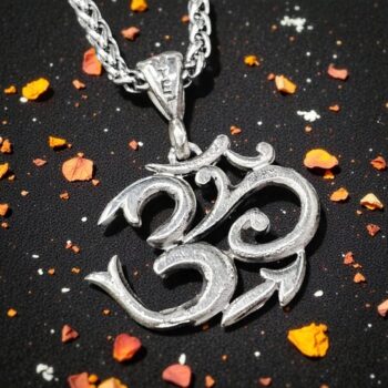 Dije Simbolo Om En Plata 2,2 X 2 Cm 3 Gr Art 932