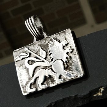 Dije Leon Judah Rastafari En Plata 3 X 3 Cm 9 Gr Art 502