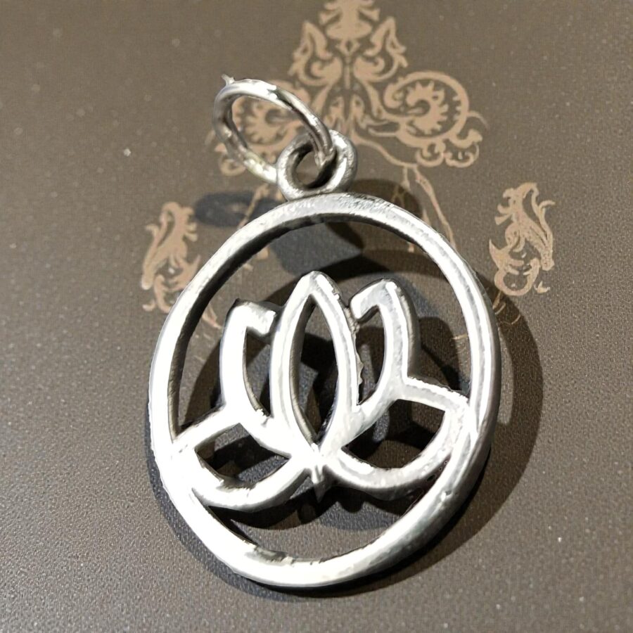 Medalla Flor De Loto En Plata 1,8 Cm 2,2 Gr Art 677