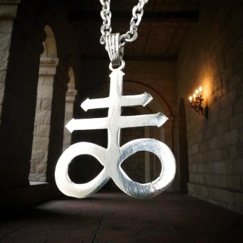 Dije Cruz Leviatan Satanica En Plata 4 X 3 Cm 8 Gr Art 1255