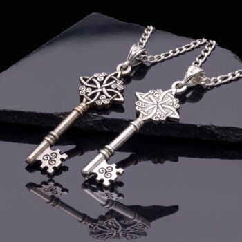 Dije Llave Nudo de Bruja Plata 925 (6 x 2 cm – 7,5 gr) Talismán de Protección y Poder
