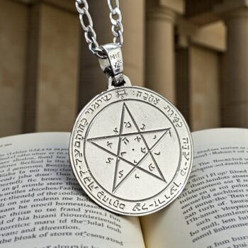 Dije Salomón Segundo y Primer pentáculo consagrado a Venus Plata 3 Cm 9 Gr 44 Sellos de Salomón Art 1590