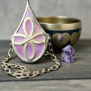 Dije Reiki Llama Violeta 3,5 Gr 3 Cm Esmaltado Art 1006