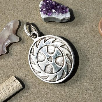 Dije Cruz Orlada En Plata 3,3 Gr 1,7 Cm Art 934