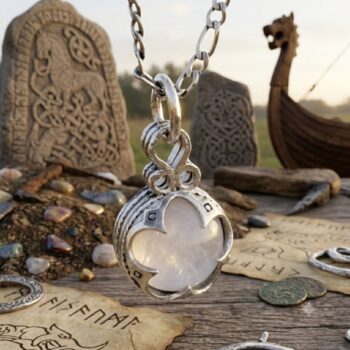 Colgante Gotland: Tu Escudo Vikingo de Protección en Plata 925 y Cuarzo Natural