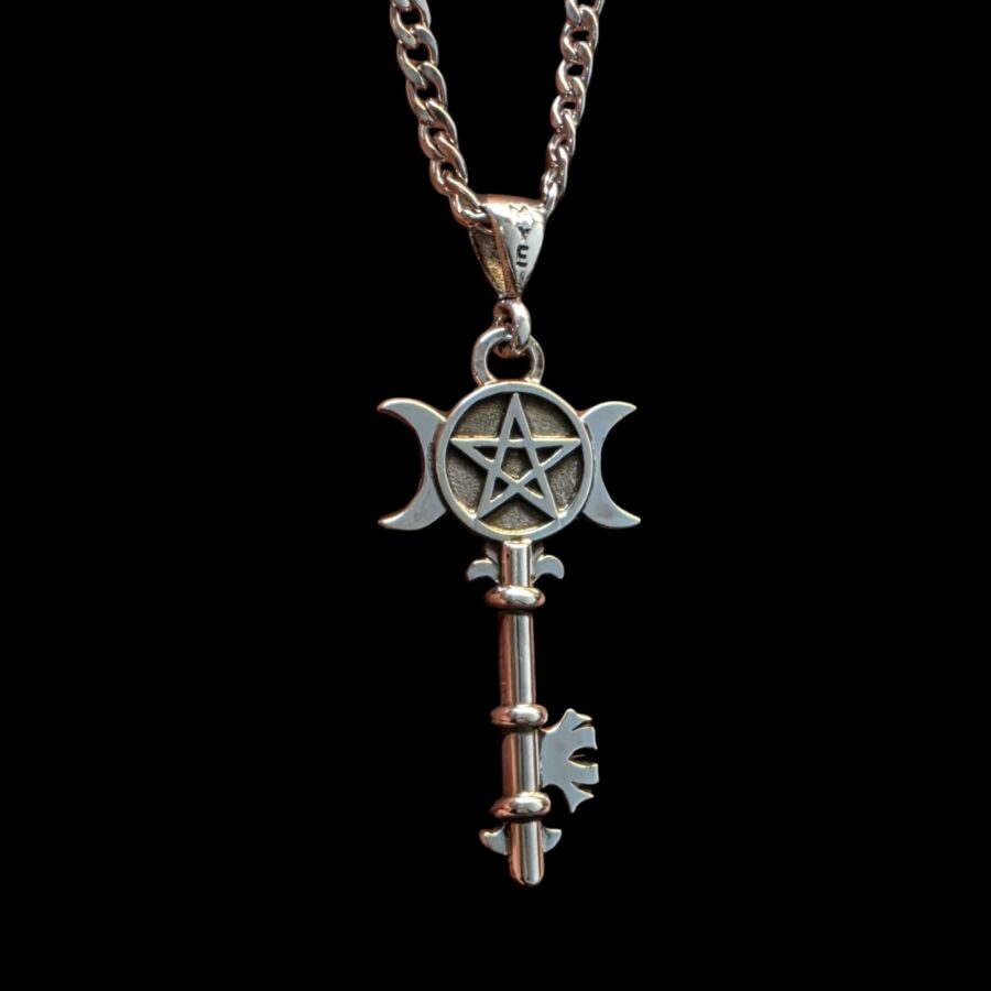 Dije Llave Wicca Triple Diosa en Plata 925 con pentáculo y nudo de bruja Amuleto de Protección y Magia Joyería Esotérica 4 cm 5 Gr - Imagen 4
